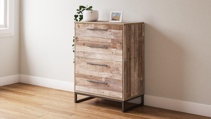 ASHLEY FURNITURE PKG009217 Full Platform Bed With Dresser and Chest