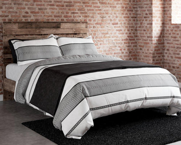 ASHLEY FURNITURE PKG009087 Queen Platform Bed With Dresser and Chest