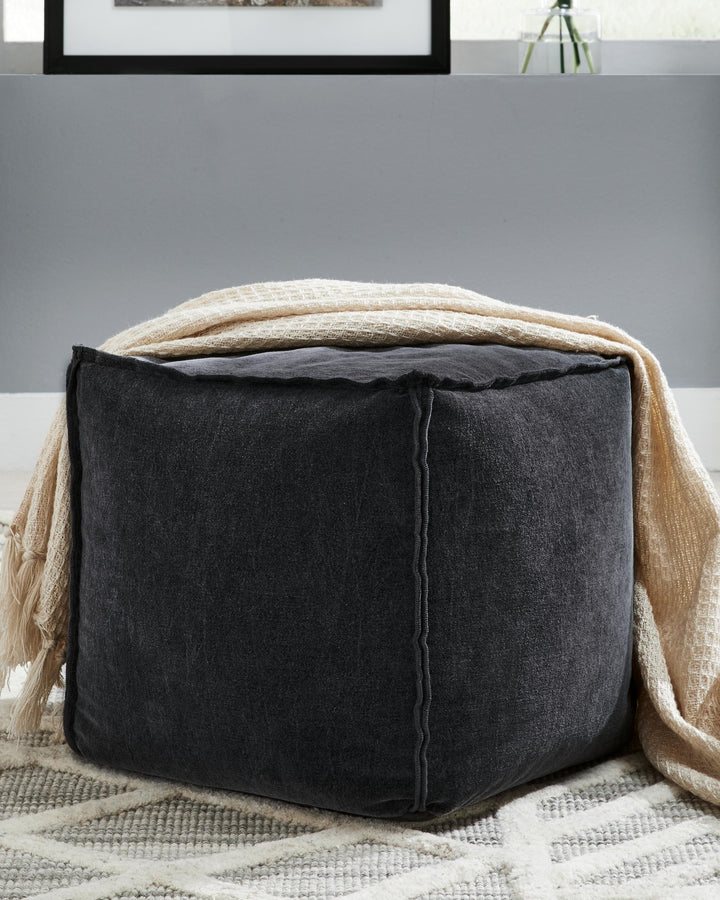 ASHLEY FURNITURE A1000798 Moriah Pouf