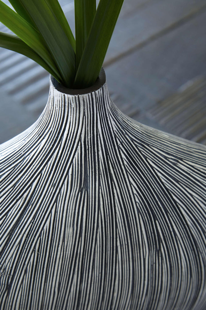 ASHLEY FURNITURE A2000547 Donya Vase