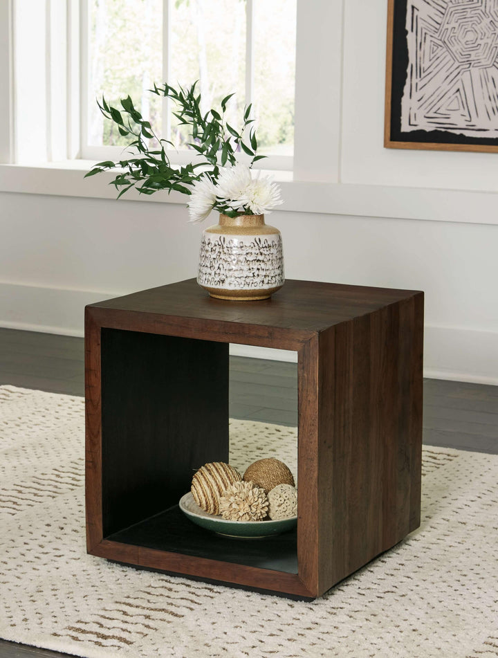 ASHLEY FURNITURE A4000555 Hensington End Table