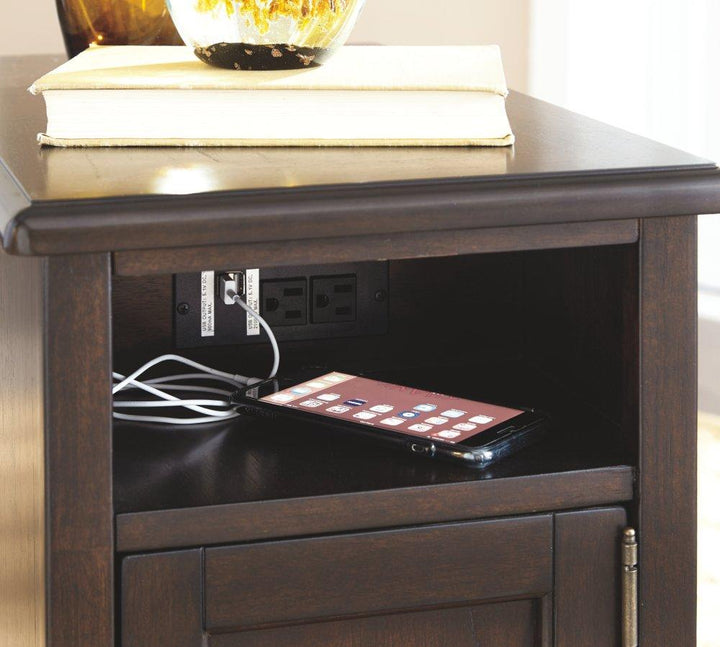 ASHLEY FURNITURE PKG007222 Coffee Table With 2 End Tables