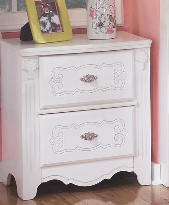 ASHLEY FURNITURE PKG002950 Full Poster Bed With Mirrored Dresser