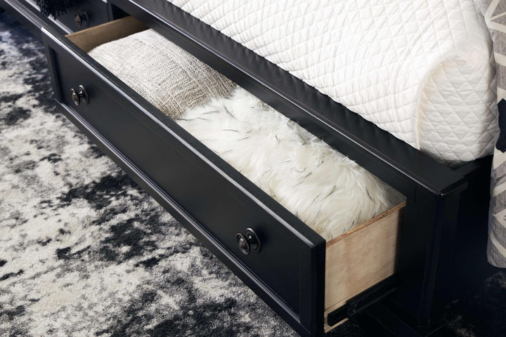 ASHLEY FURNITURE B739B8 Chylanta King Sleigh Storage Bed