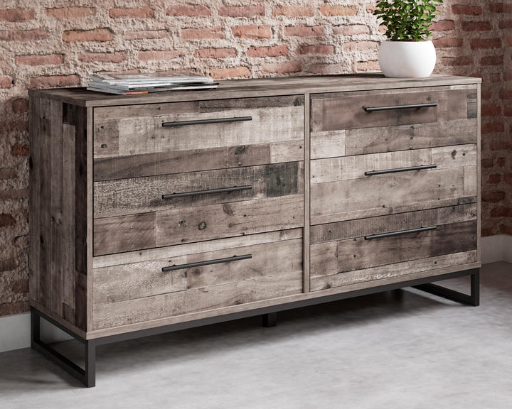 ASHLEY FURNITURE PKG009077 Queen Platform Bed With Dresser