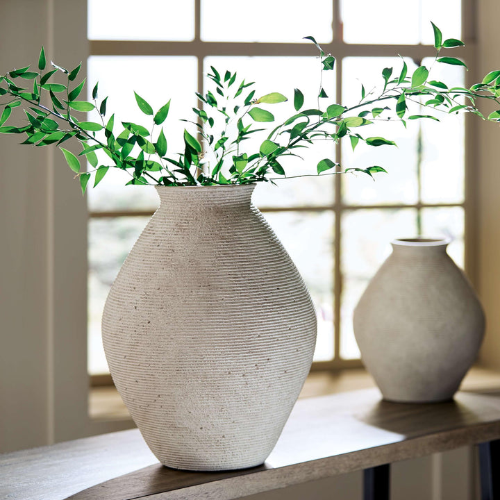 ASHLEY FURNITURE A2000514 Hannela Vase