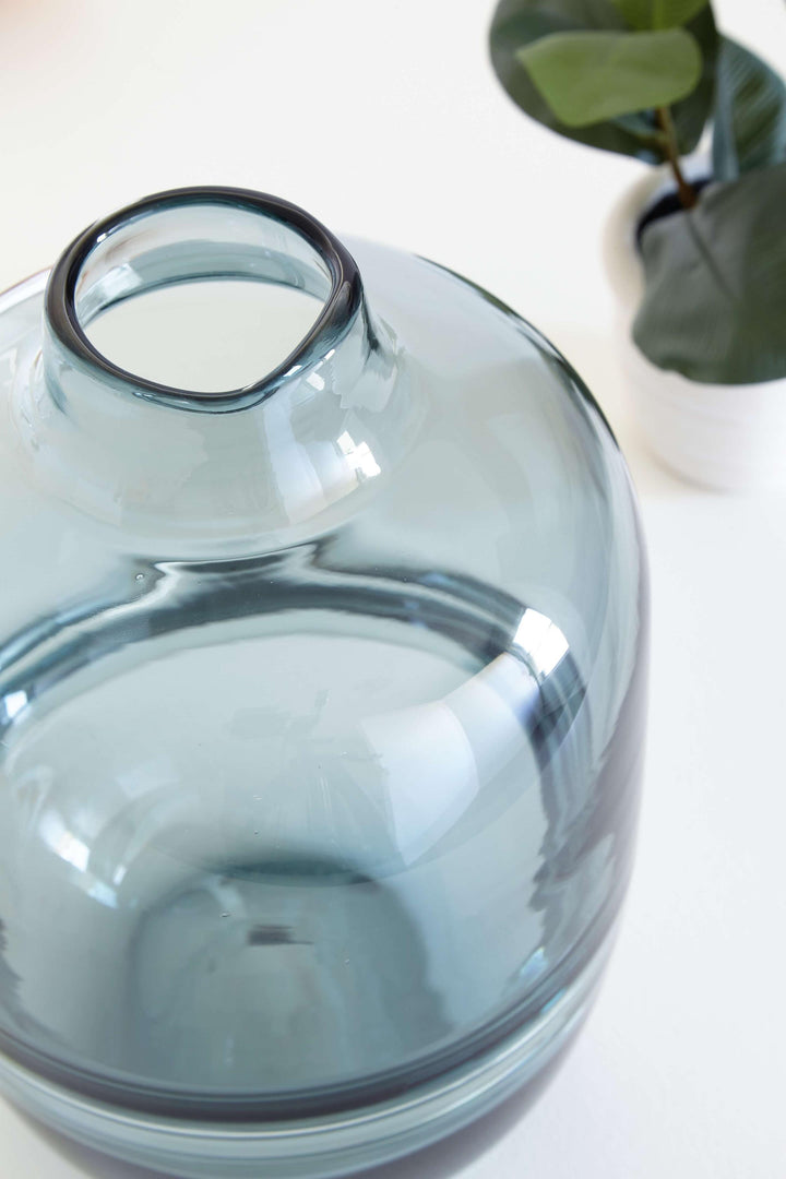 ASHLEY FURNITURE A2000540 Lemmitt Vase