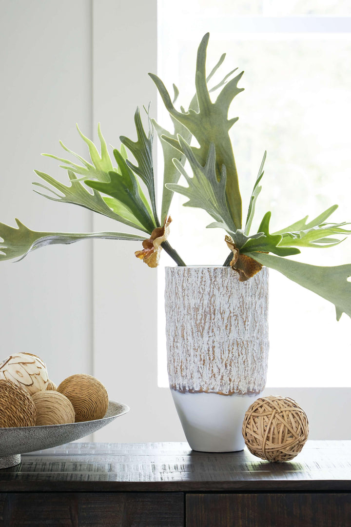 ASHLEY FURNITURE A2000544 Hannalee Vase