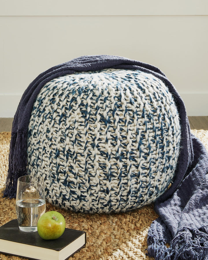 ASHLEY FURNITURE A1000830 Latricia Pouf