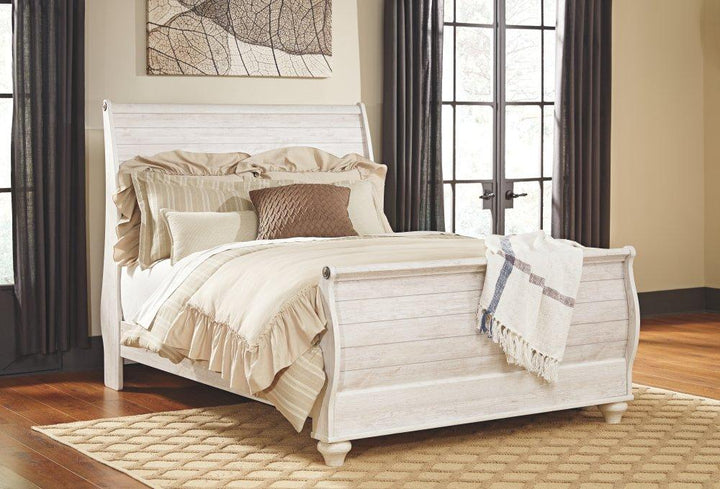 ASHLEY FURNITURE PKG004298 Queen Sleigh Bed With Dresser