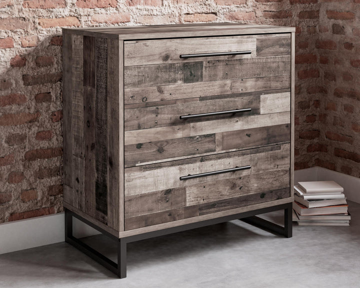 ASHLEY FURNITURE PKG009079 Queen Platform Bed With Dresser and Chest