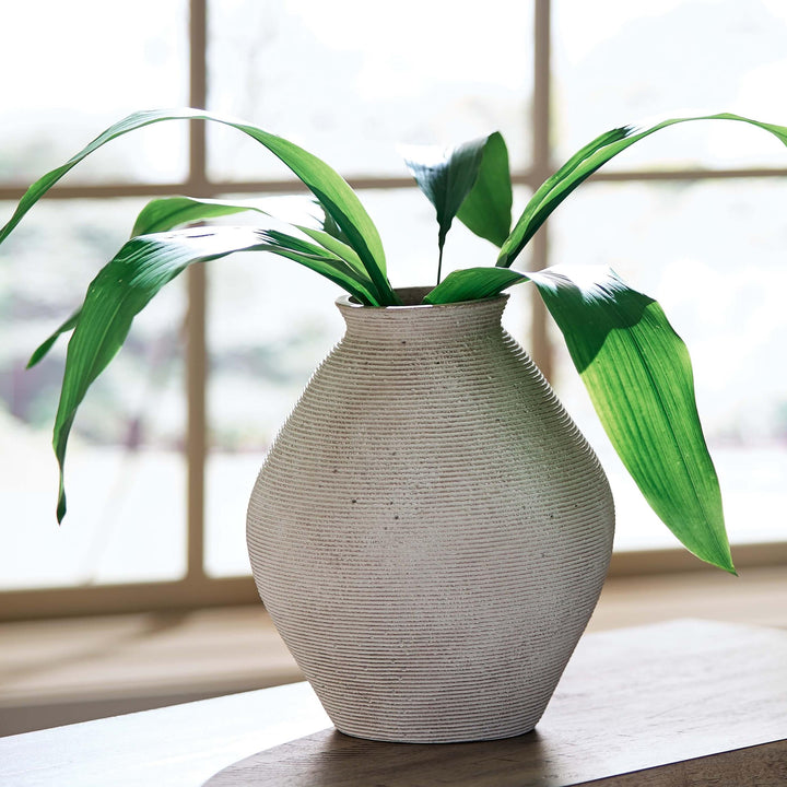 ASHLEY FURNITURE A2000513 Hannela Vase