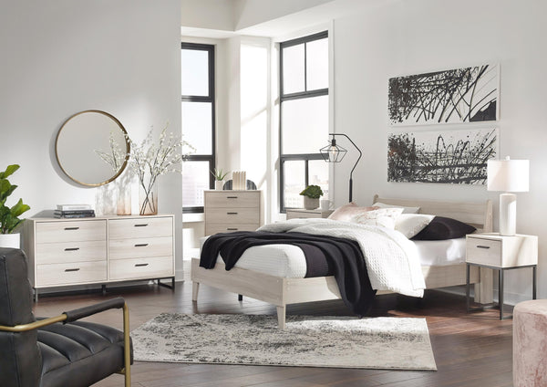 ASHLEY FURNITURE PKG009018 Queen Platform Bed With Dresser and Chest