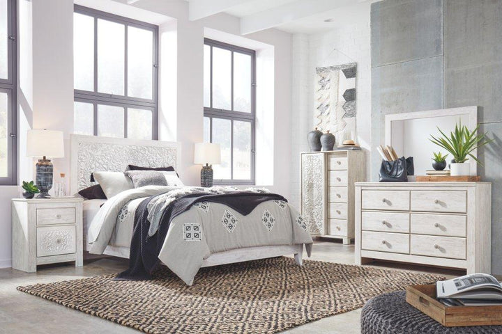 ASHLEY FURNITURE PKG002878 Queen Panel Bed With Mirrored Dresser
