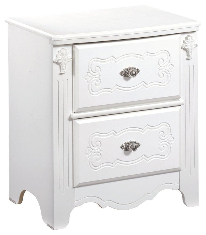 ASHLEY FURNITURE PKG002944 Full Poster Bed With Mirrored Dresser, Chest and Nightstand