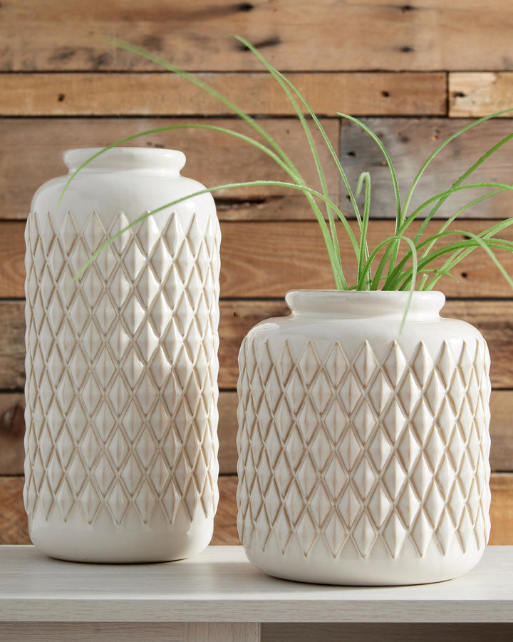 ASHLEY FURNITURE A2000440 Edwinna Vase set of 2