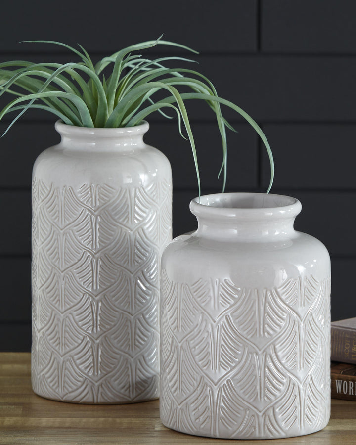 ASHLEY FURNITURE A2000441 Edwinna Vase set of 2