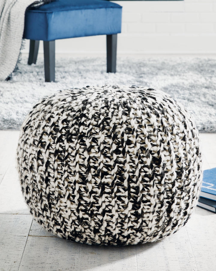 ASHLEY FURNITURE A1000828 Latricia Pouf