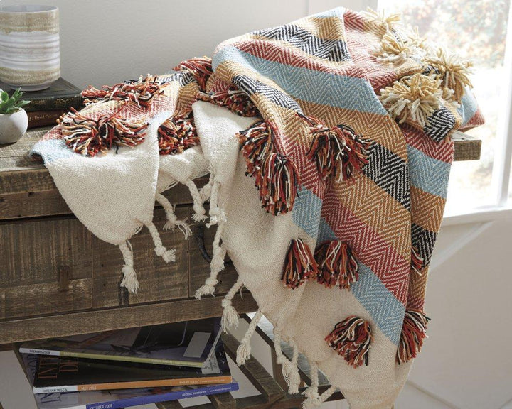 ASHLEY FURNITURE A1000856 Jacinta Throw set of 3