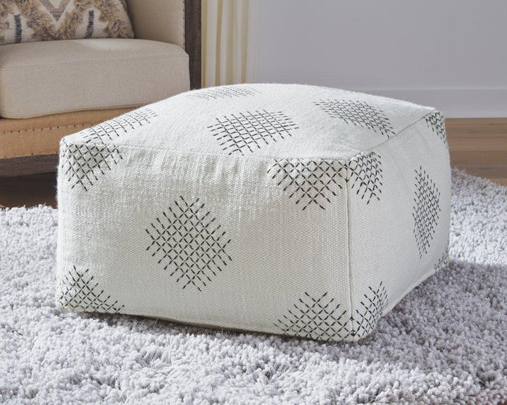 ASHLEY FURNITURE A1000474 Mabyn Pouf