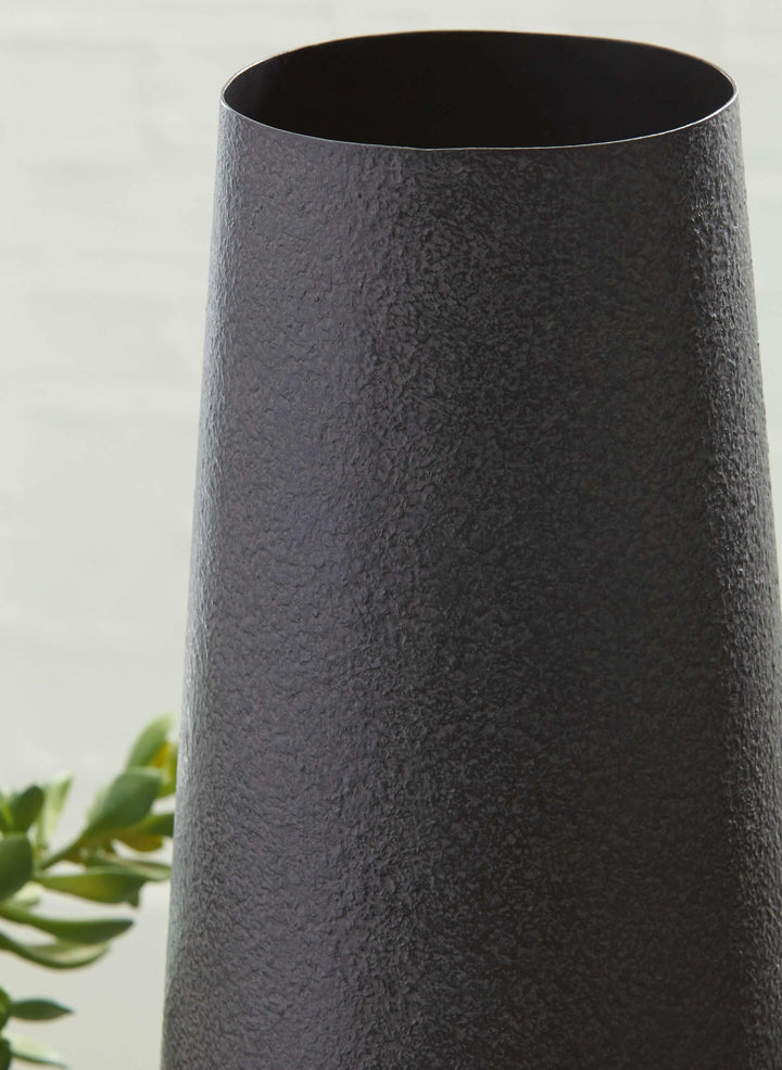 ASHLEY FURNITURE A2000516 Fynn Vase