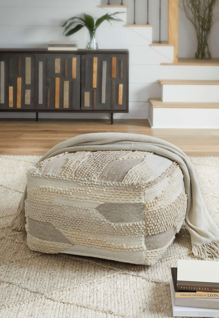 ASHLEY FURNITURE A1000589 Cartlow Pouf