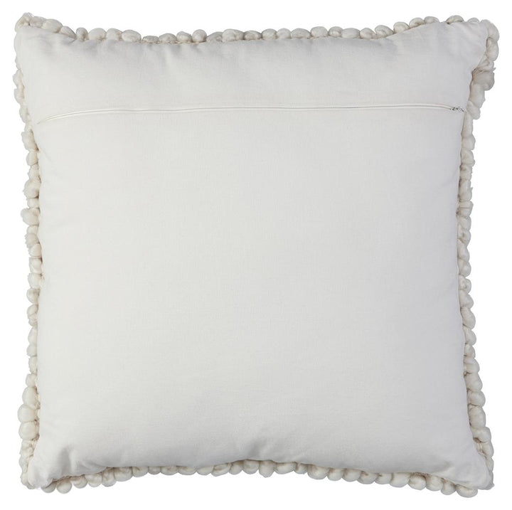 ASHLEY FURNITURE A1000956 Aavie Pillow set of 4