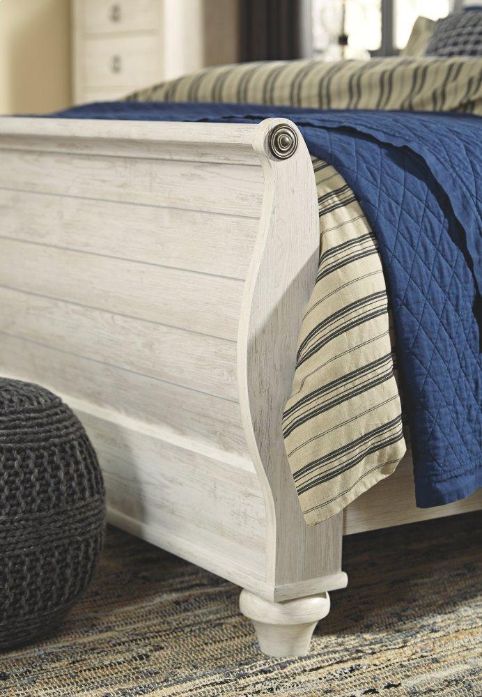 ASHLEY FURNITURE PKG004362 King Sleigh Bed With Mirrored Dresser and 2 Nightstands