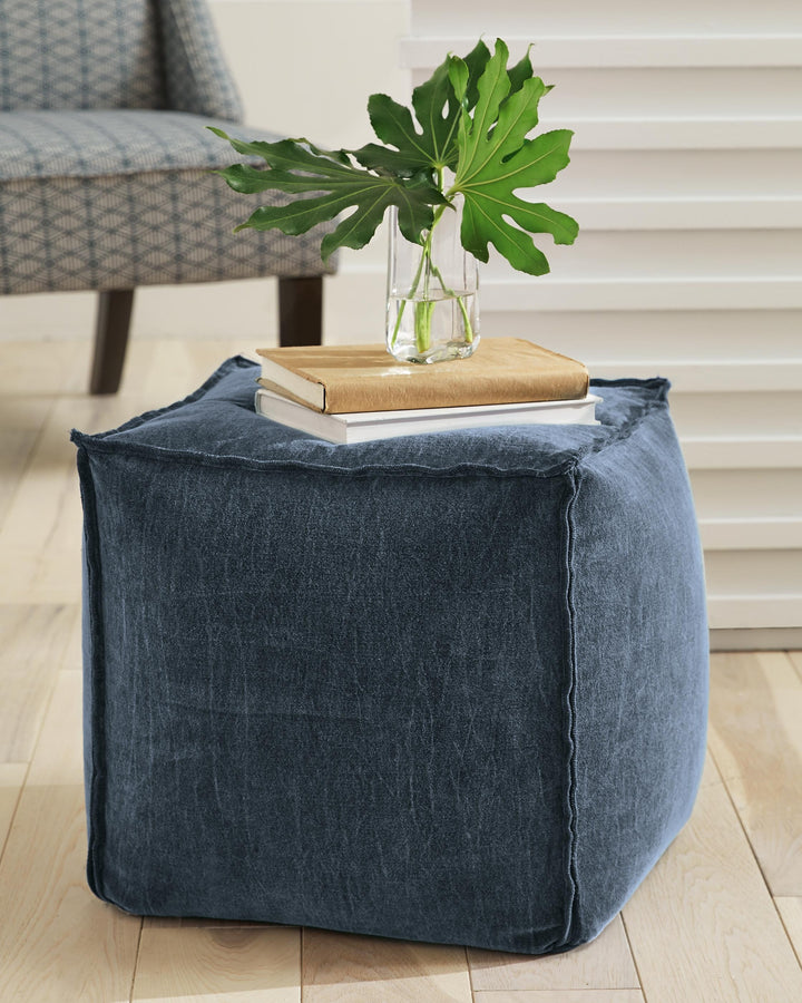 ASHLEY FURNITURE A1000797 Moriah Pouf