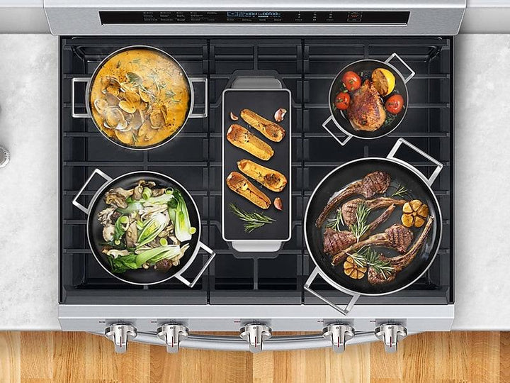 SAMSUNG NX58M6650WG 5.8 cu. ft. Freestanding Gas Range with True Convection and Steam Reheat in Black Stainless Steel