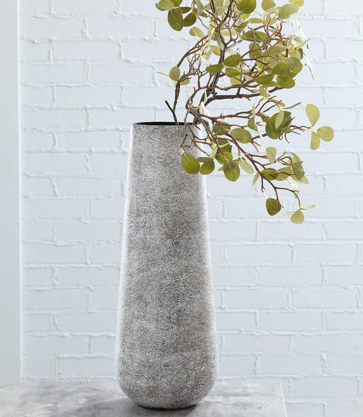 ASHLEY FURNITURE A2000517 Fynn Vase