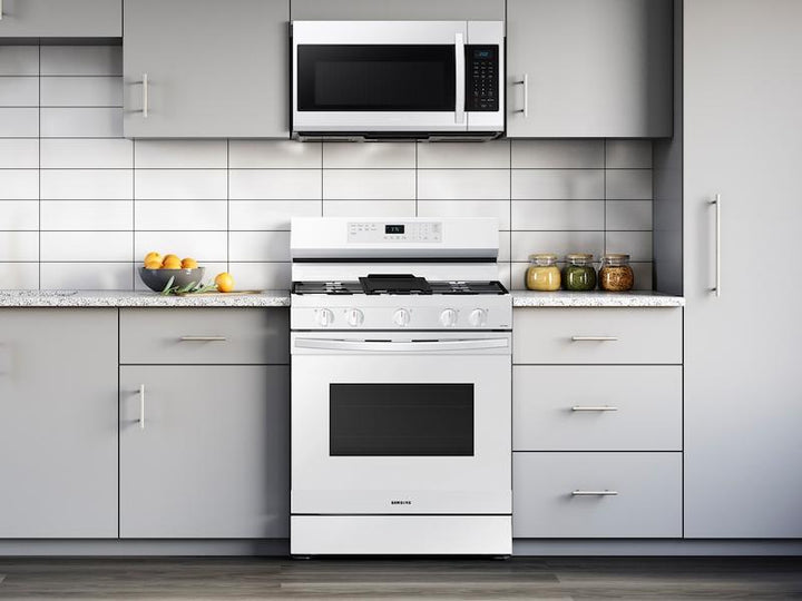 SAMSUNG NX60A6511SW 6.0 cu. ft. Smart Freestanding Gas Range with Integrated Griddle in White